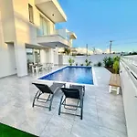 Villa Sol E Mar 2 *
