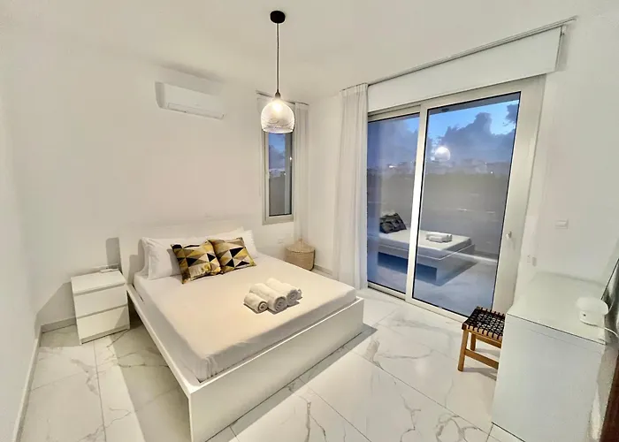 Sol E Mar 2 Paralimni